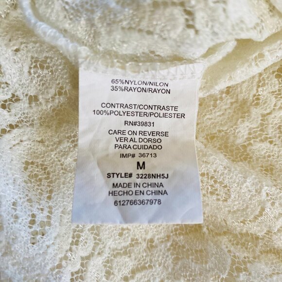 White Lace Sleeveless Top with Scallop Collar Black Ribbon Belt size Medium - Picture 11 of 12